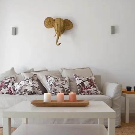 White Exclusive Bungalow. 2 Rooms, Garden & Pool. Holiday home *