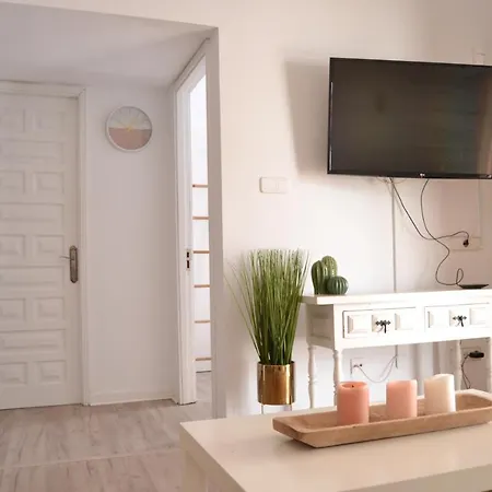 White Exclusive Bungalow. 2 Rooms, Garden & Pool. Holiday home